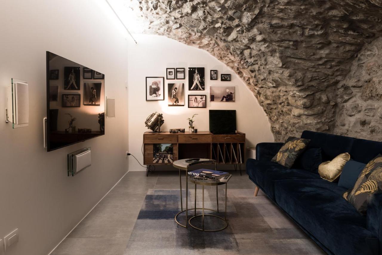 Civico 2 Apartment Costa Volpino Luaran gambar